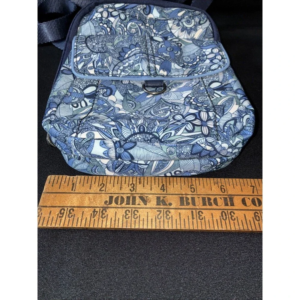 Sakroots Wynnie Blue Aqua Floral Crossbody Bag Purse Small Artist Circle Pockets